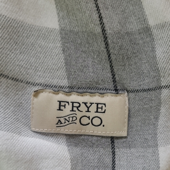 Frye & Co. Black, White, and Grey Flannel Button Down - Size XL - Picture 5 of 10